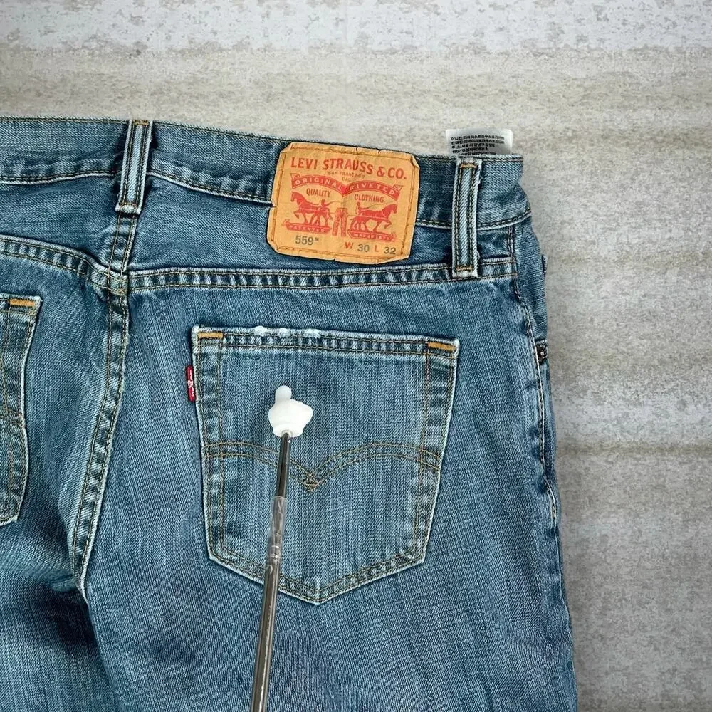 Vintage Y2K Levis Jeans 559 30x32 Relaxed Fit Medium Wash Denim